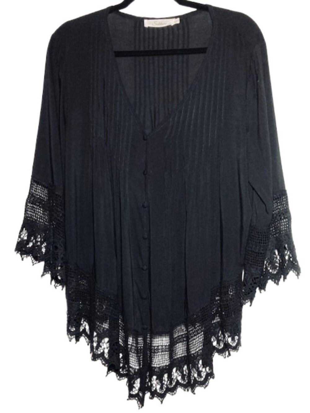 Solitaire Crochet Trim Black Long-Sleeve Tunic Top Plus 1X Pleated Crepe V-neck - Picture 2 of 4